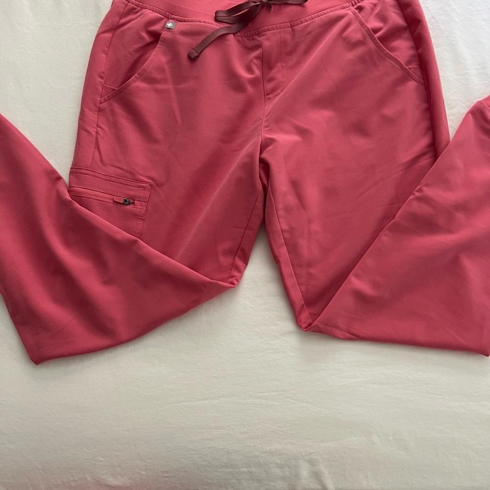 EUC Figs Scrub Set. *Limited Edition Color/ Dusty Rose* (Will not separate) - Picture 4 of 6